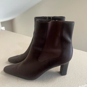 Vintage Leather Prediction brown pointed ankle boots. Size 6